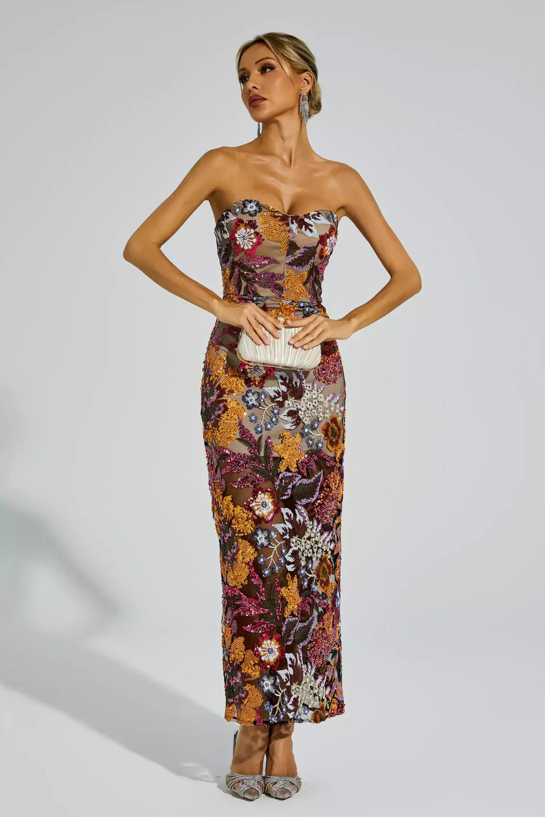 Maxi dress with red floral embroidery