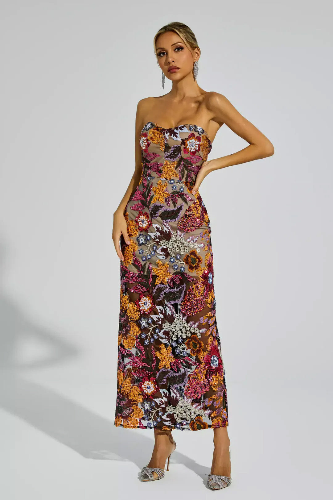 Maxi dress with red floral embroidery