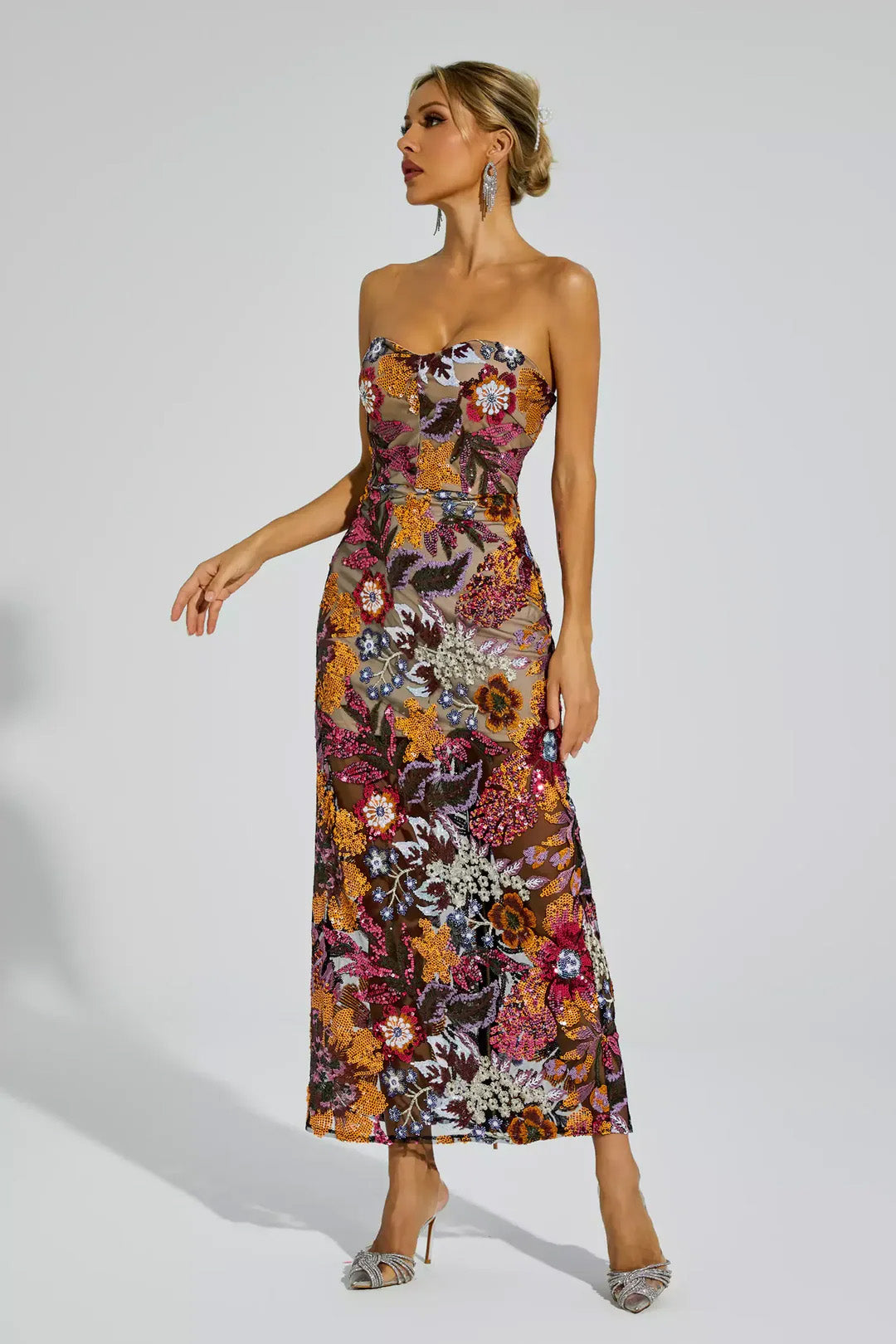 Maxi dress with red floral embroidery