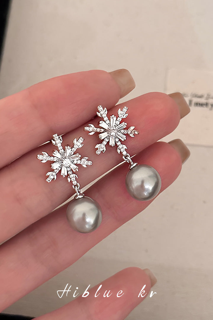 Christmas Snowflake Pearl Earrings