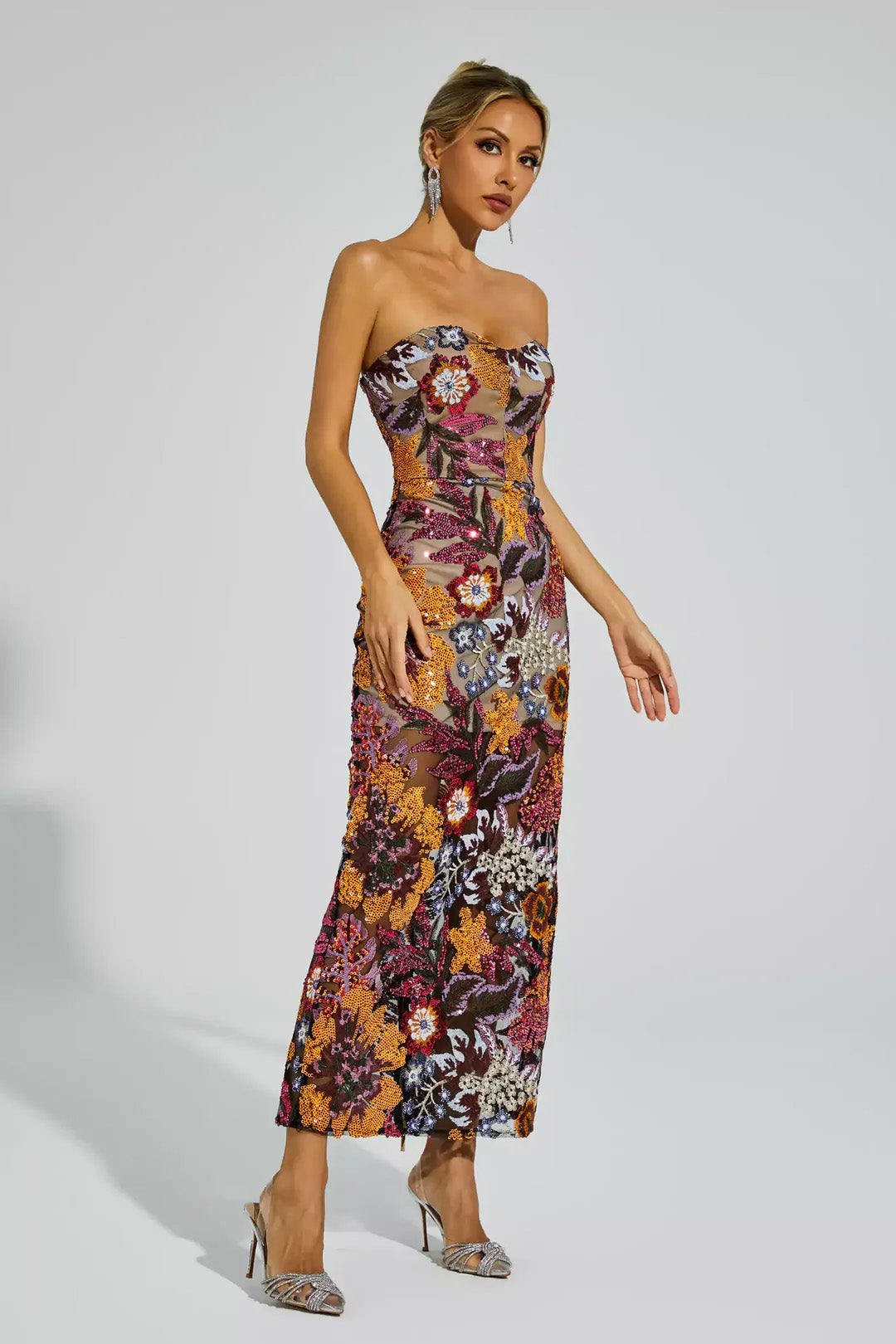 Maxi dress with red floral embroidery